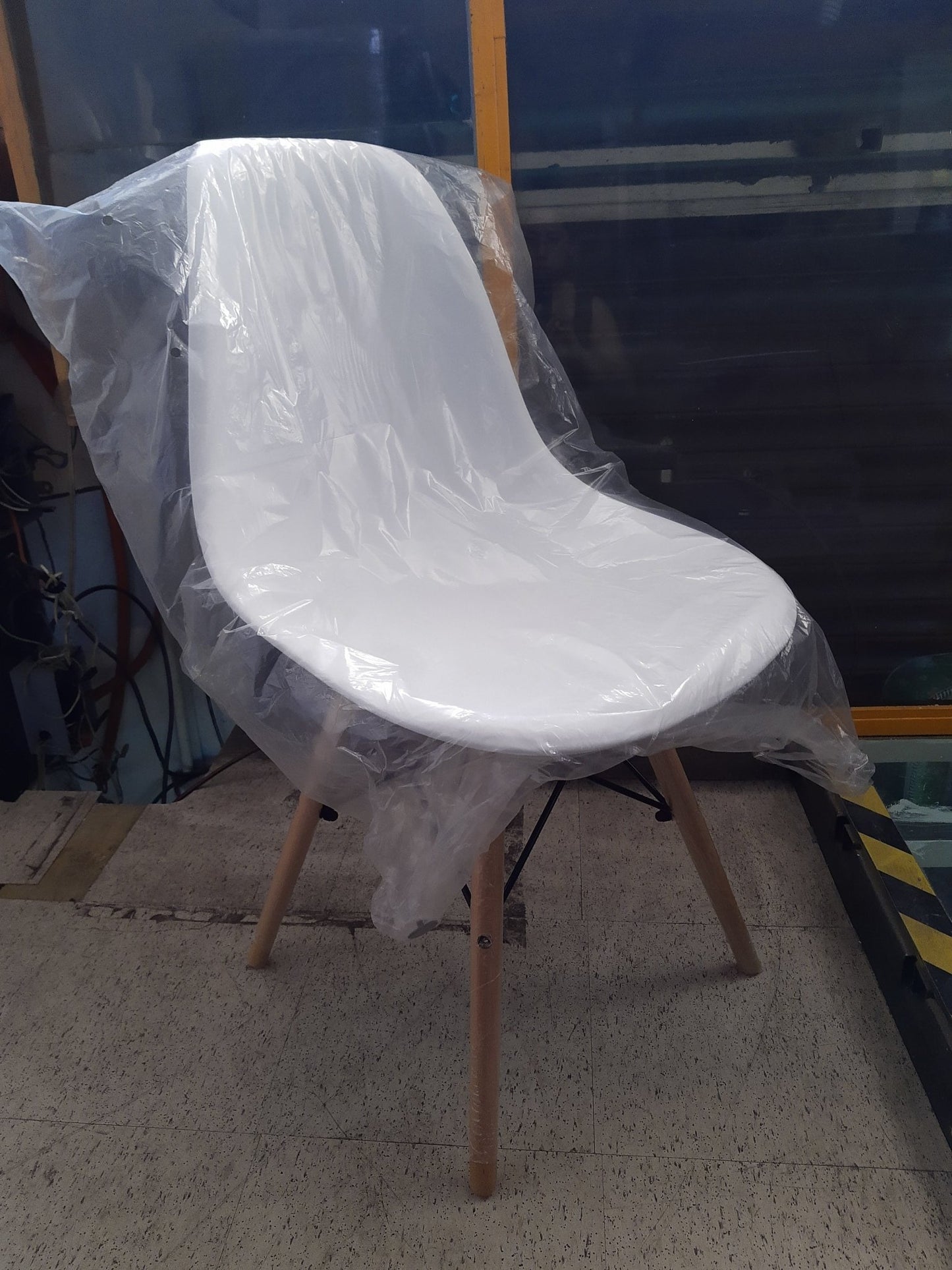 Silla Montreal Eames - Muebleria Paty