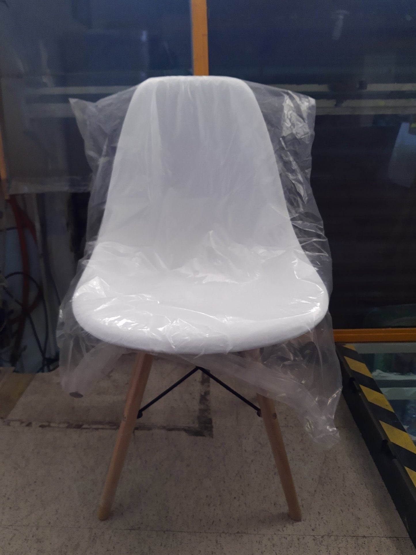 Silla Montreal Eames - Muebleria Paty