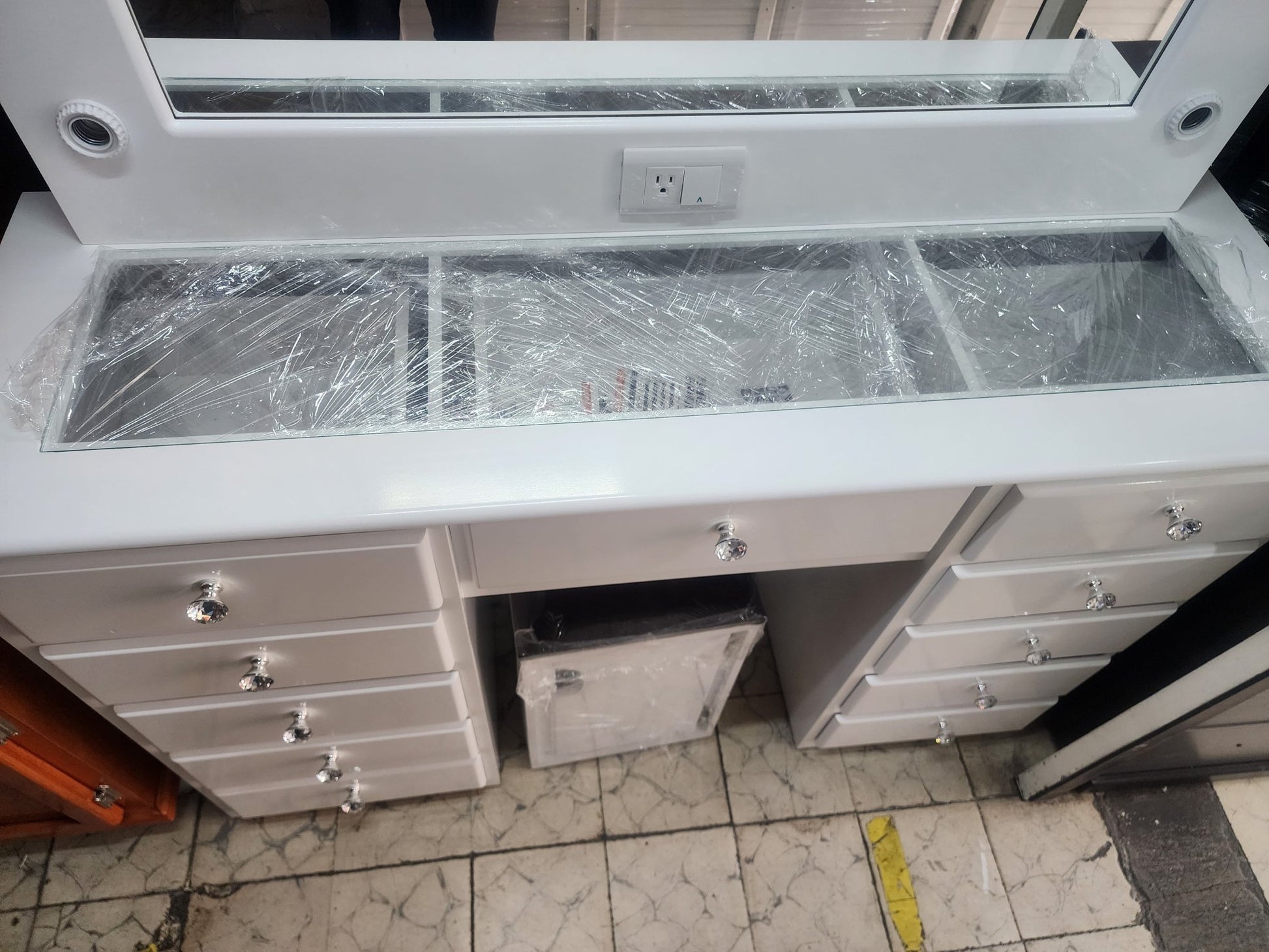 Tocador Vanity Hollywood Gustavo con vidrio - Muebleria Paty