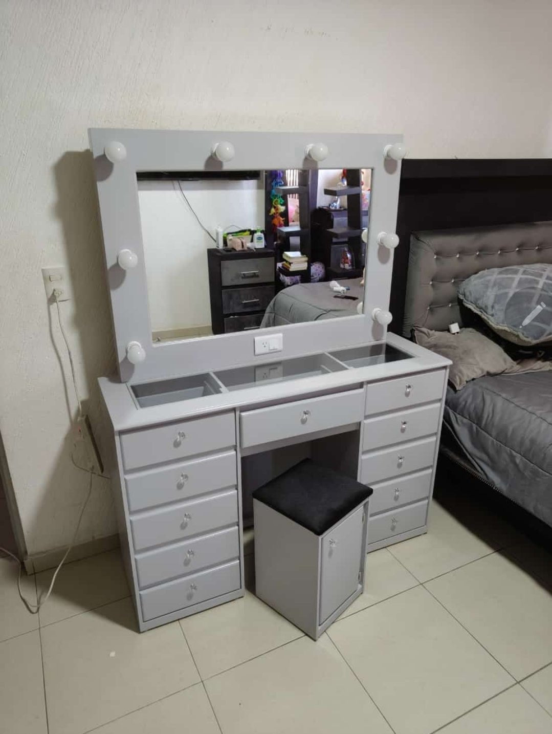 Tocador Vanity tipo Hollywood Gustavo con vidrio - Muebleria Paty