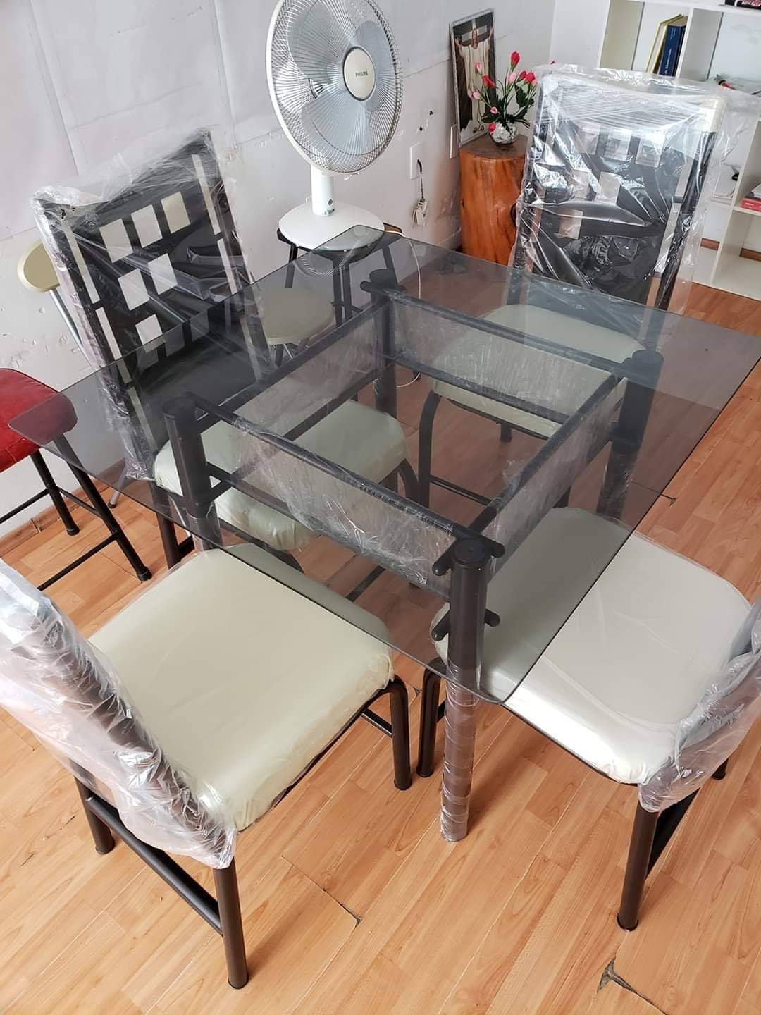 Comedor Crystal 4 personas. Antecomedores