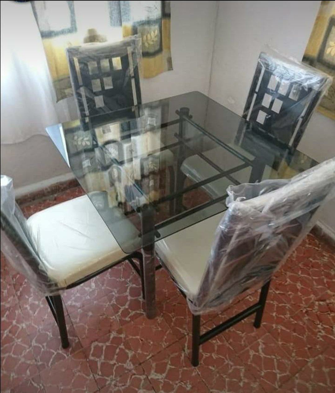 Comedor Crystal 4 personas. Antecomedores