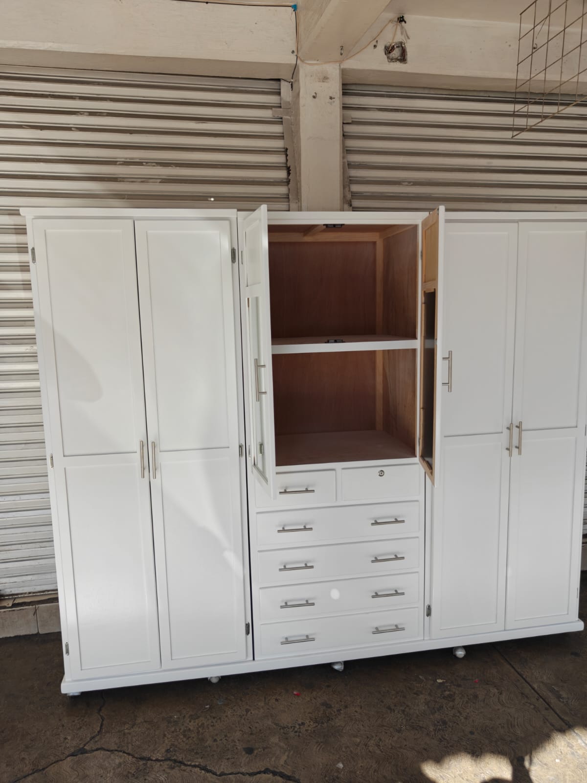 Closet Torres liso con correderas de metal