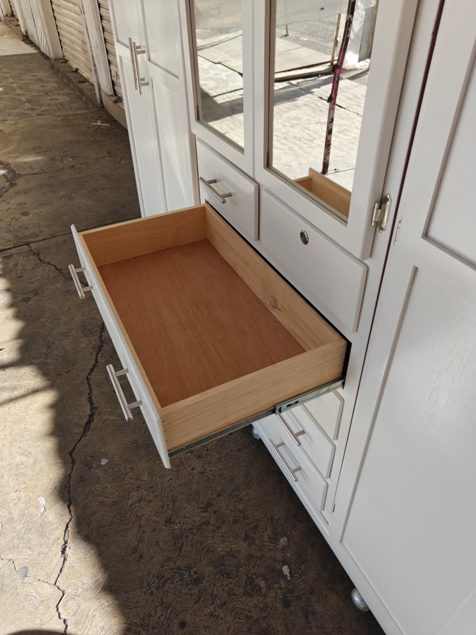 Closet Torres liso con correderas de metal
