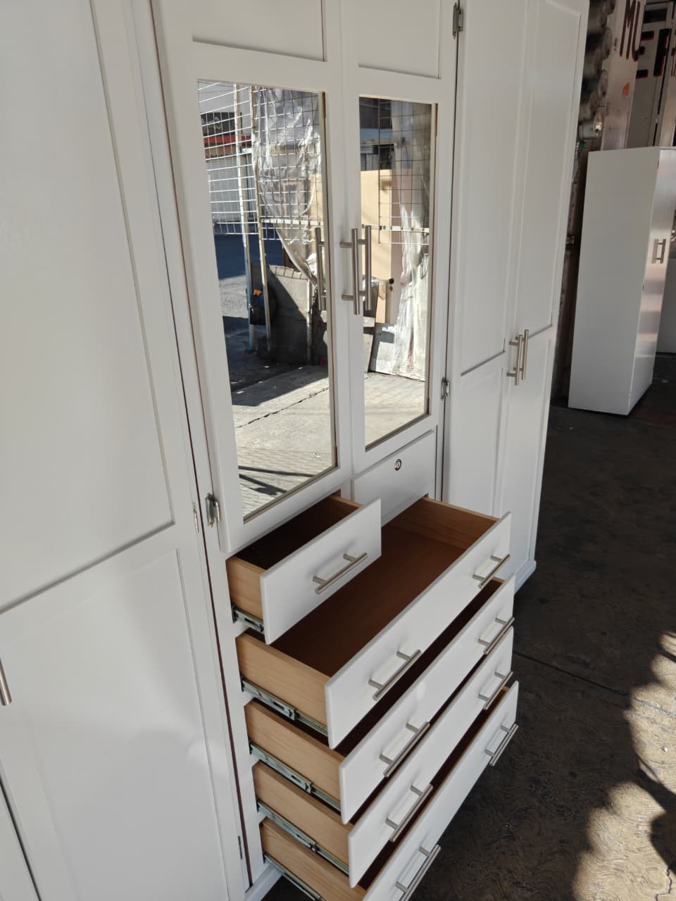 Closet Torres liso con correderas de metal
