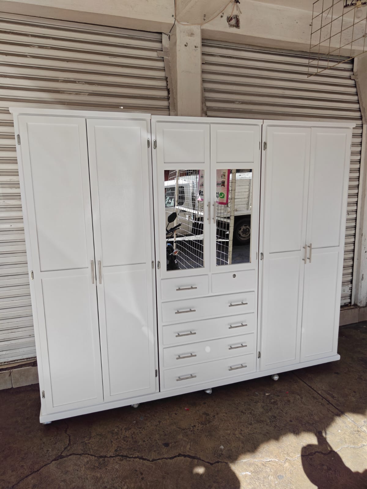 Closet Torres liso con correderas de metal