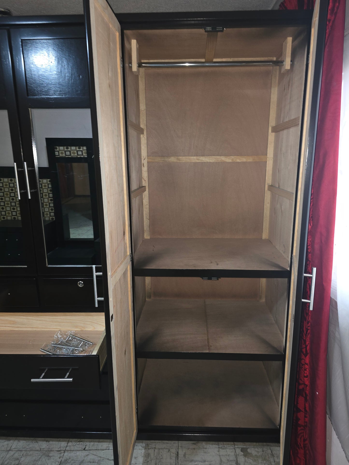 Closet Torres liso con correderas de metal