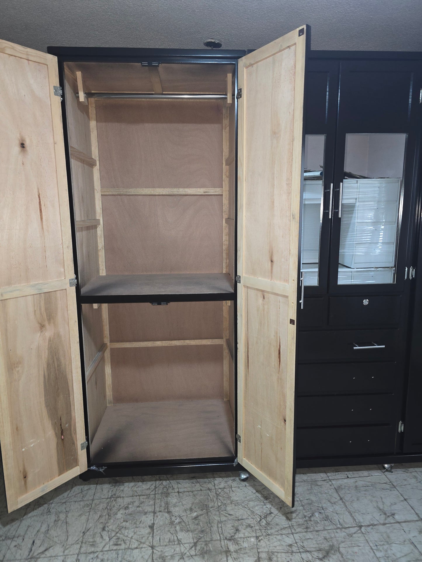 Closet Torres liso con correderas de metal