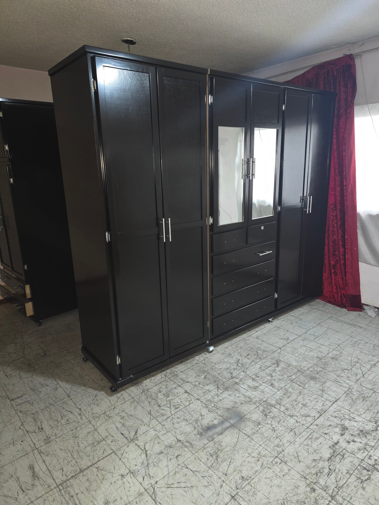 Closet Torres liso con correderas de metal