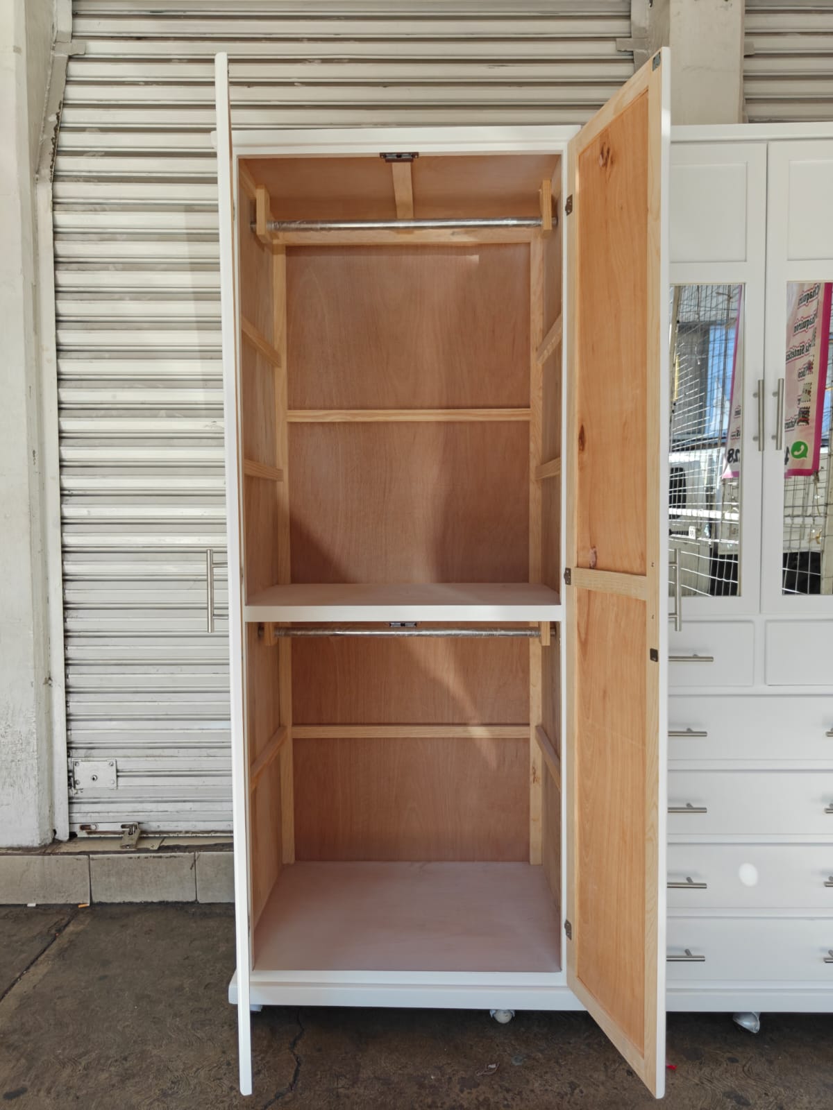 Closet Torres liso con correderas de metal